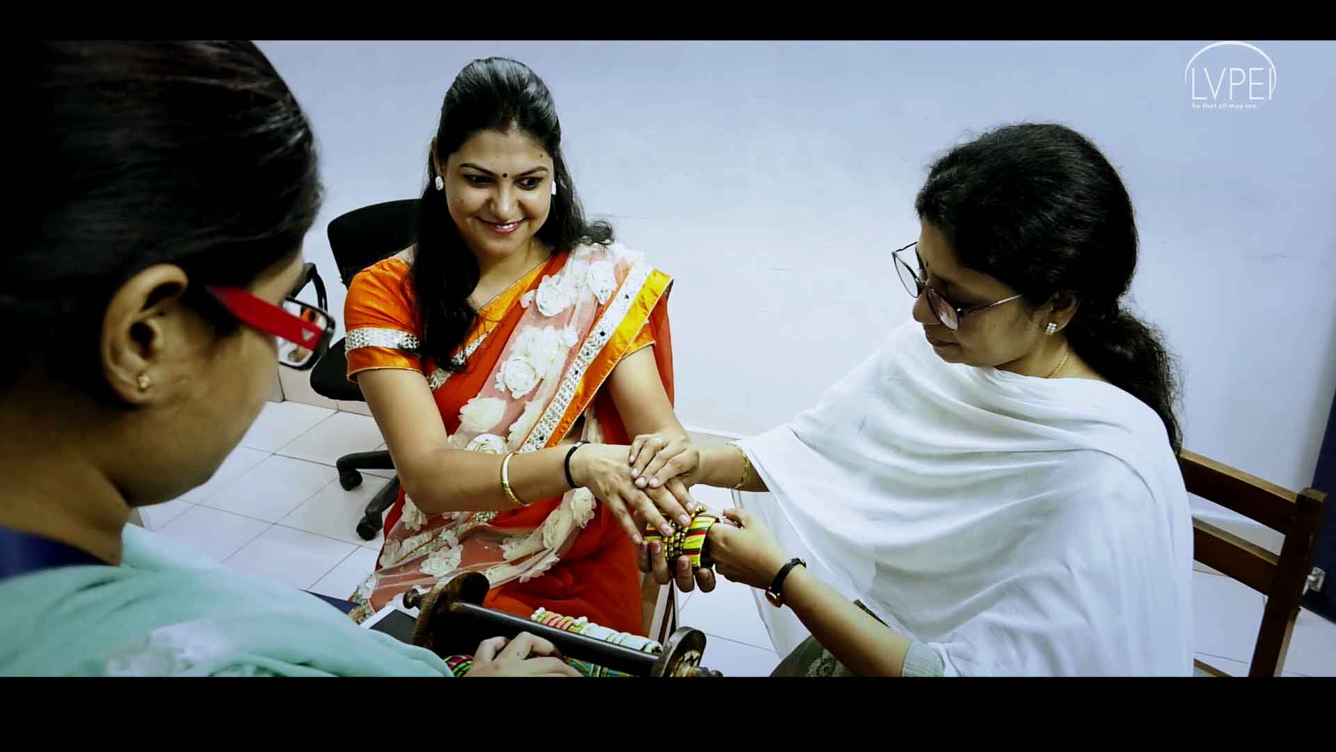 A volunteer helping a user with jewellery shopping