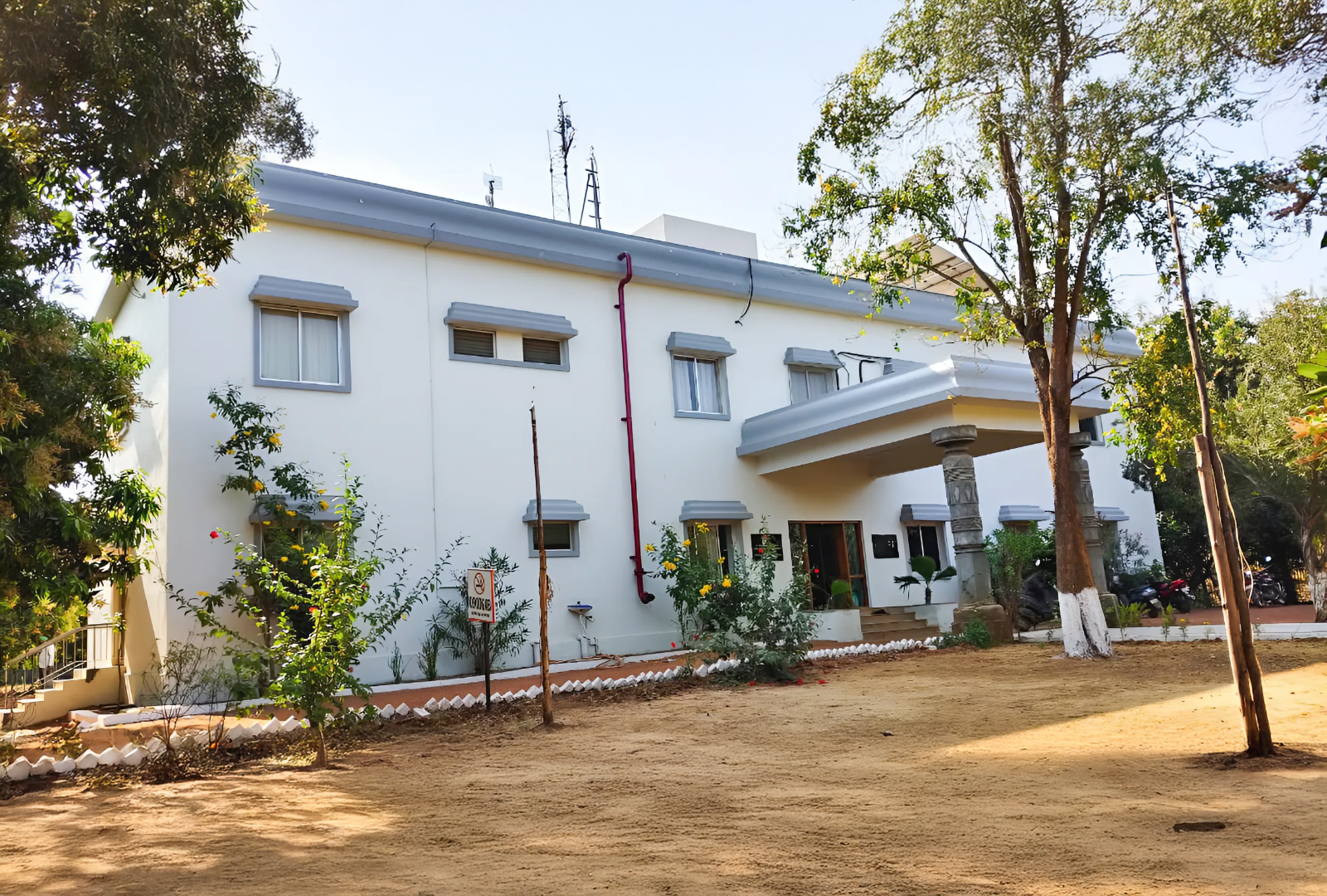 Sudhakar & Sreekanth Ravi Eye Centre campus, Kandukuru